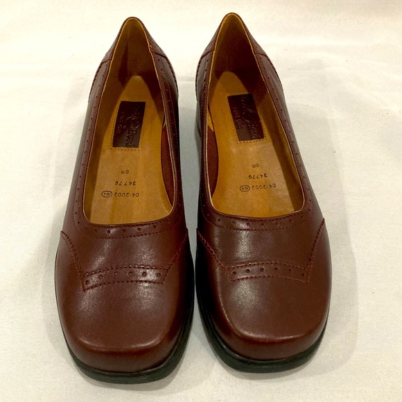 Duck Head Shoes - Duck Head brown leather loafer size 8M